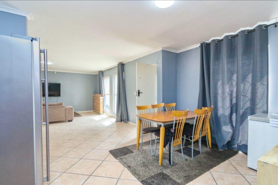 5 Bedroom Property for Sale in Table View Western Cape